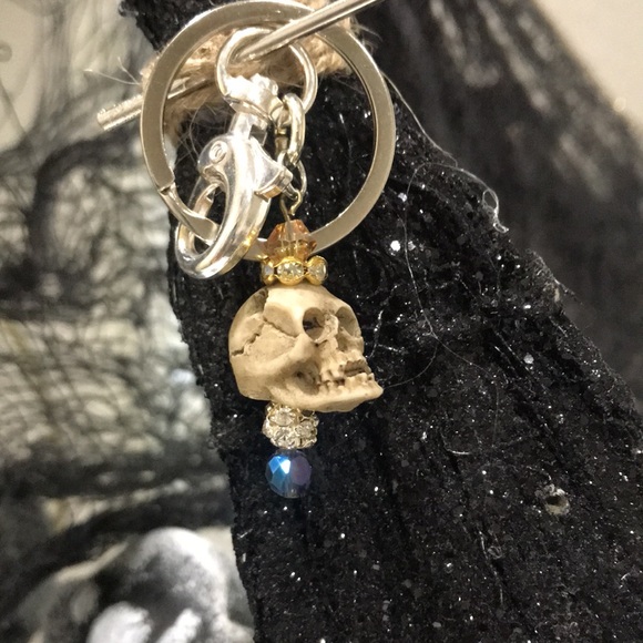 Glam-skull Keychain - Picture 4 of 6